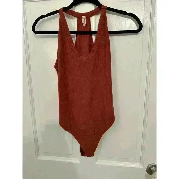 Free People Brown Ribbed Bodysuit size M NWOT - Picture 1 of 4